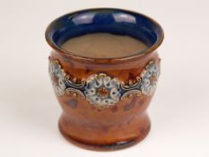 Keramik-Zierbecher - Royal Doulton, England, Modellnummer 6833, außen braune Glasur, umlaufend