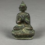 Kleiner Reisebuddha - Tibet 18.Jh., Kupferbronze, Buddha Shakyamuni in Padmasana auf einfachem