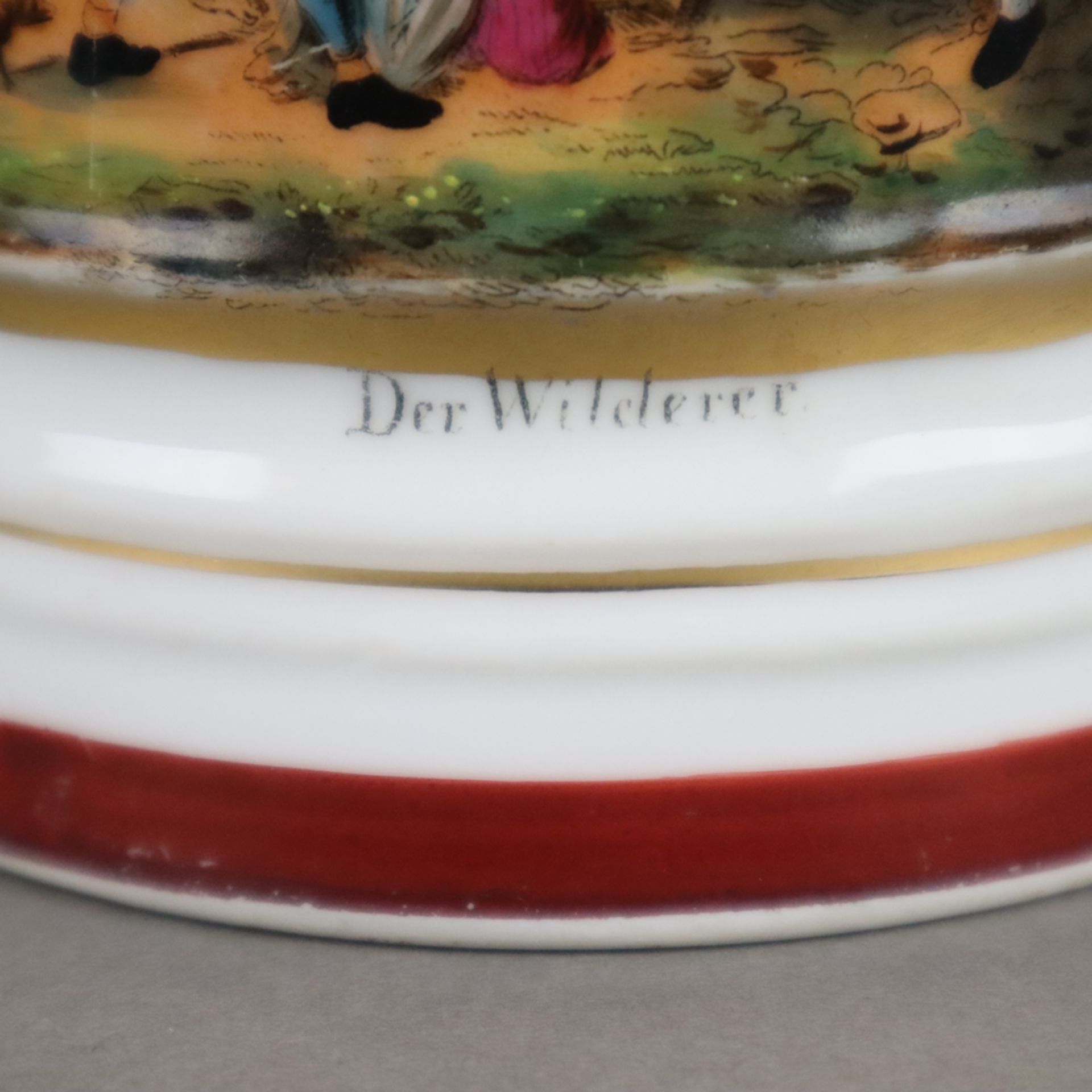 Bierkrug - Schauseite dekoriert mit mehrfiguriger bäuerlicher Szenerie und betitelt "Der - Bild 9 aus 10