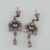 Paar Amethyst-Ohrstecker - Silber, besetzt mit je 11 facettierten Amethysten, L.ca.4,5cm, Gewicht