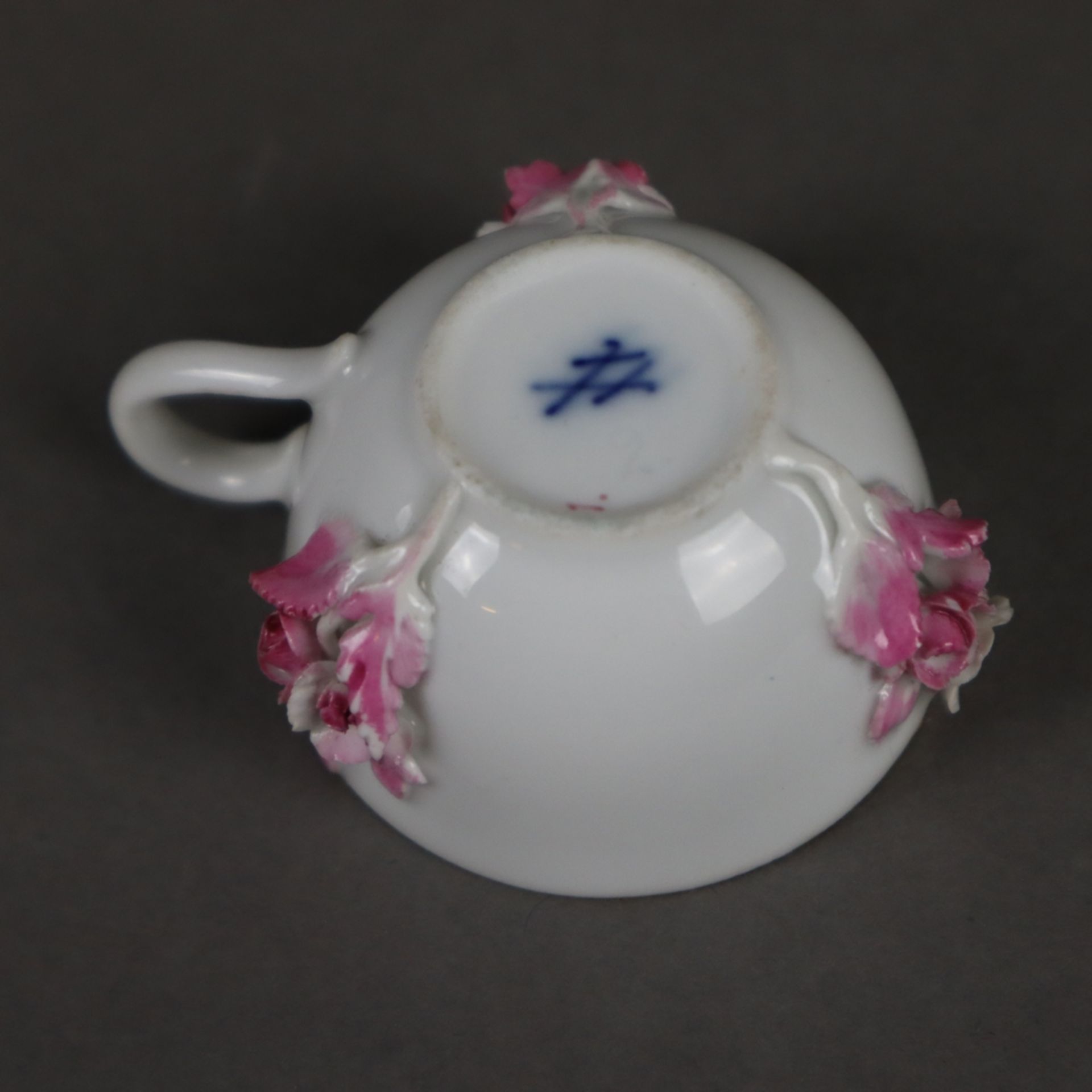 Puppentasse Meissen - unterglasurblaue Schwertermarke, Knaufzeit, Porzellan, sehr kleine Tasse, - Bild 5 aus 6