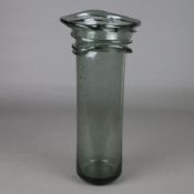 Glasvase - Rauchglas mit eingestochenen Luftblasen, Wandung mit aufgelegtem Fadendekor, runder