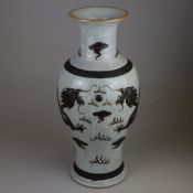 Balustervase - China 20.Jh., helle Glasur mit grauem Craquelé-Muster, auf Wandung braune glasierte