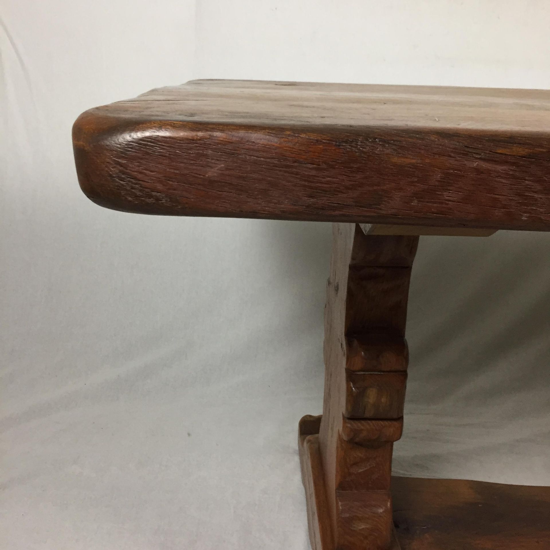 Wangen-Tisch - dunkel gebeiztes Massivholz, geschnitztes Untergestell mit Wangen und Querverbindung, - Bild 5 aus 10