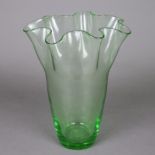 Ziervase in "Fazzoletto"- Form - Taschentuchvase, grünes Glas, mehrfach gefaltete Wandung, Boden