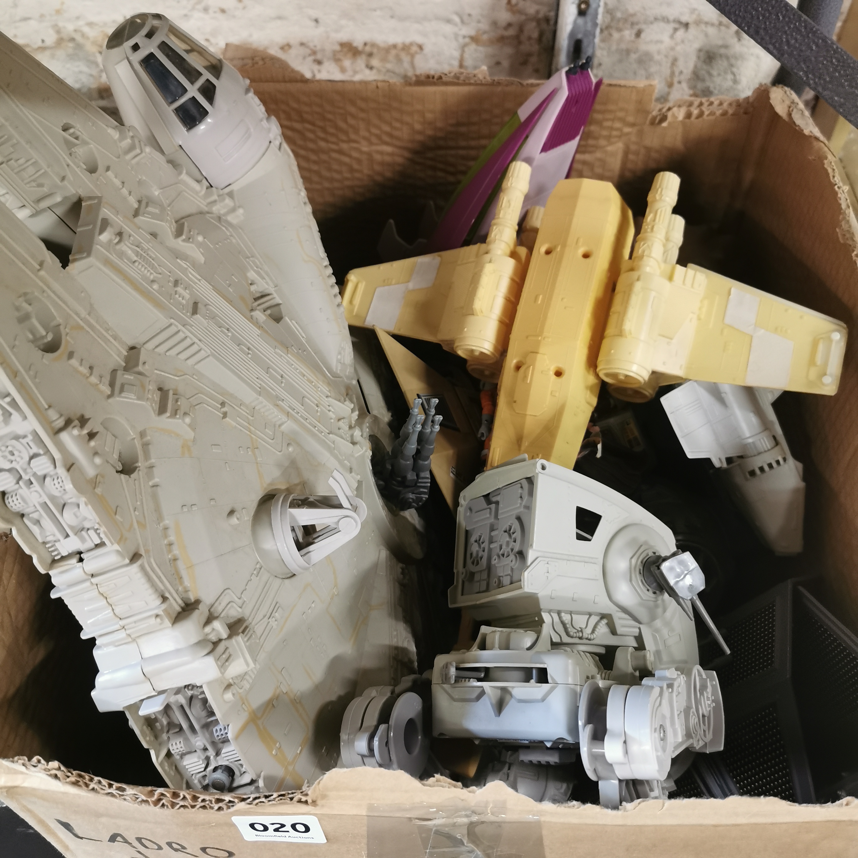 LARGE QUANTITY OF STAR WARS TOYS