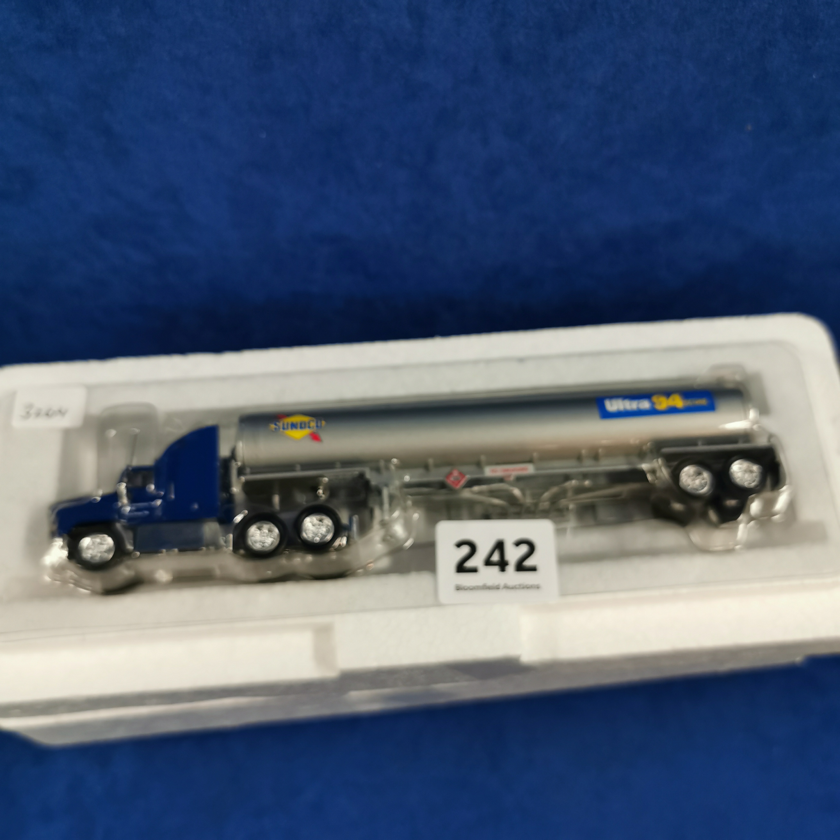 CASED BRAND NEW MATCHBOX LORRY