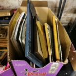 BOX LOT TO INCLUDE PICTURE FRAMES & BOOKS