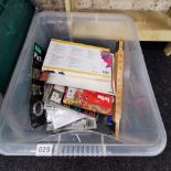 BOX LOT OF ARTIST BRUSHES & TOOLS