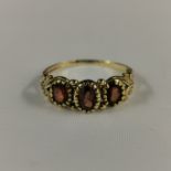 9CT GOLD GARNET RING