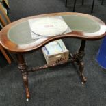 VICTORIAN WALNUT KIDNEY SHAPED TABLE