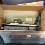 BOX OF VINTAGE TOYS TO INCLUDE HORNBY, TRIANG ETC