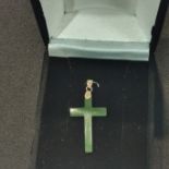 JADE AND 14CT GOLD CROSS