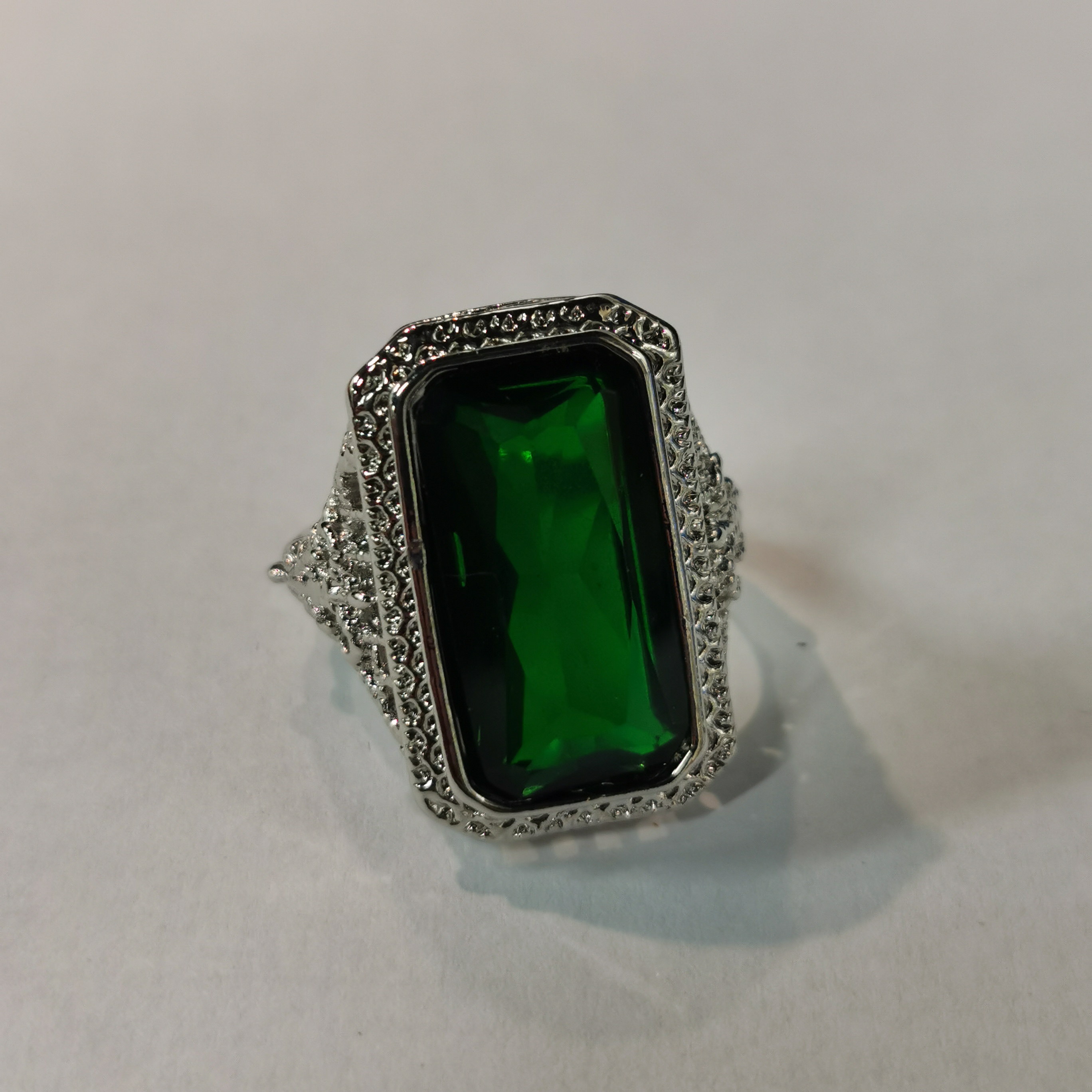 ART DECO STYLE GREEN STONE RING