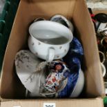 QUANTITY OF ANTIQUE CERAMICS