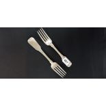 2 IRISH SILVER FORKS - DUBLIN 1813 APPROX 141 GRAMS