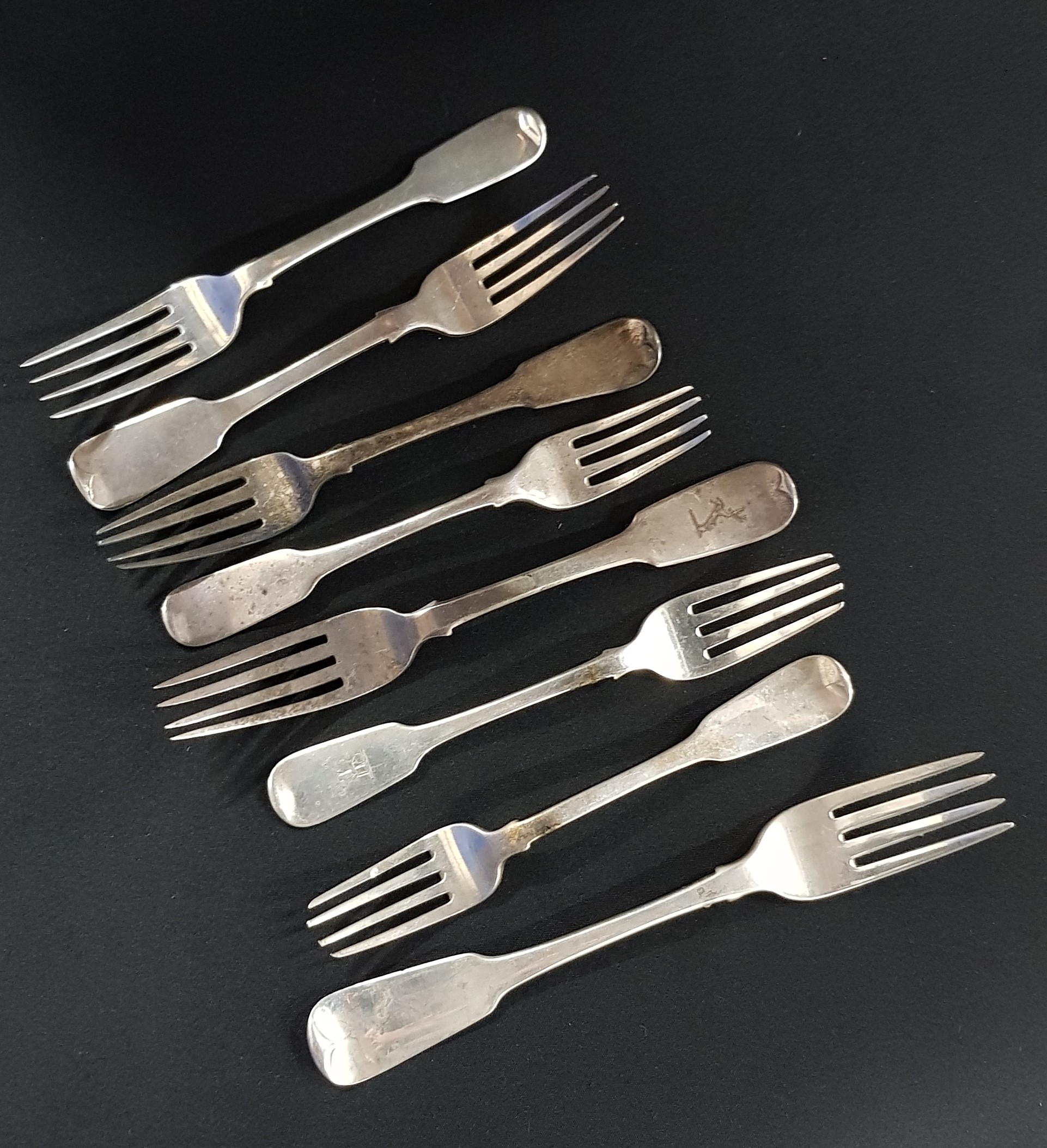 8 IRISH (ALL DUBLIN) SILVER FORKS (GEORGIAN AND VICTORIAN) APPROX 365 GRAMS