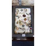 DISPLAY CASE VINTAGE BROOCHES