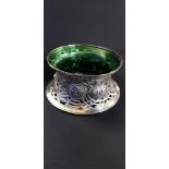 ARTS & CRAFTS IRISH SILVER DISH RING WITH GREEN GLASS LINER