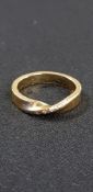 18 CARAT GOLD & DIAMOND RING - TOTAL WEIGHT APPROX 5 GRAMS