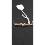 9 CARAT GOLD HORSE & HORSEWHIP BROOCH - TOTAL WEIGHT APPROX 4 GRAMS