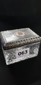 GLASS BOX AND SILVER COVER - GOLD SHIELD LONDON 1827 APPROX 86G