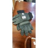 PAIR OF RUC BLACK LEATHER NI GLOVES