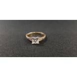 18 CARAT YELLOW GOLD DIAMOND RING WITH CIRCA 1 CARAT OF DIAMONDS