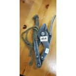 WW2 BRITISH MILITARY ISSUE FOLDING WIRE CUTTERS