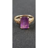 9CT GOLD AND AMETHYST RING