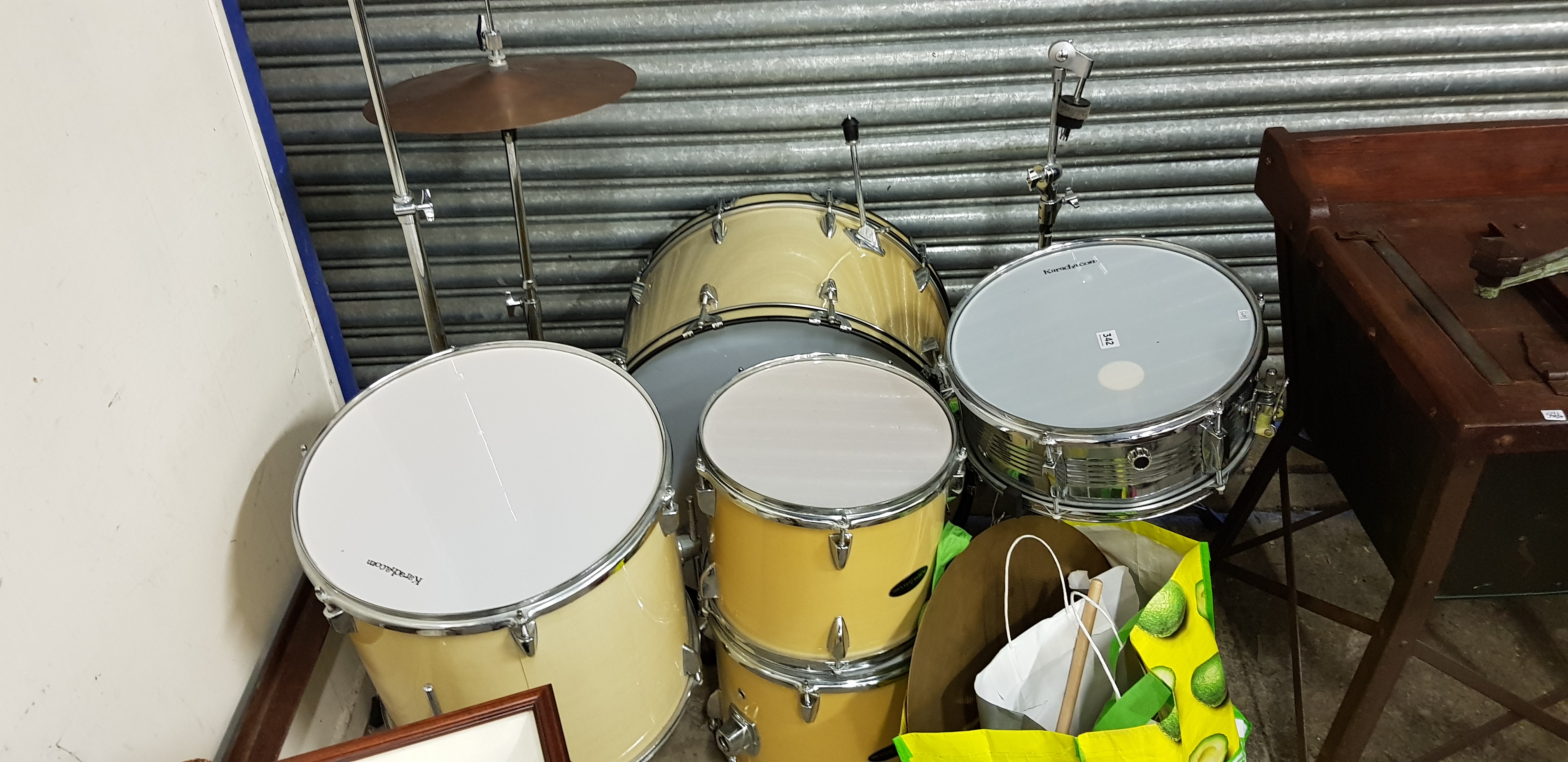 DRUM KIT