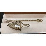 BRASS TRIVET AND TOASTING FORK