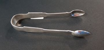 PAIR OF IRISH SILVER SUGAR TONGS - DUBLIN 1829/30, CIRCA 71 GRAMS