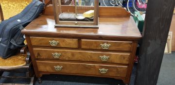 VICTORIAN WALNUT CHEST OF DRAWERS