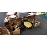 ANTIQUE DRESSING TABLE