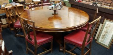 LARGE CIRCULAR REPRODUCTION TABLE + 6 CHAIRS