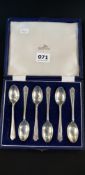 CASED SET OF 6 SILVER TEASPOONS - SHEFFIELD - BY WALKER AND HALL