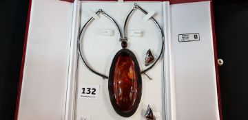 LARGE AMBER SET NECKLACE AND MATCHING EARRINGS