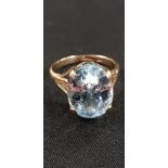 9CT GOLD AND BLUE TOPAZ RING