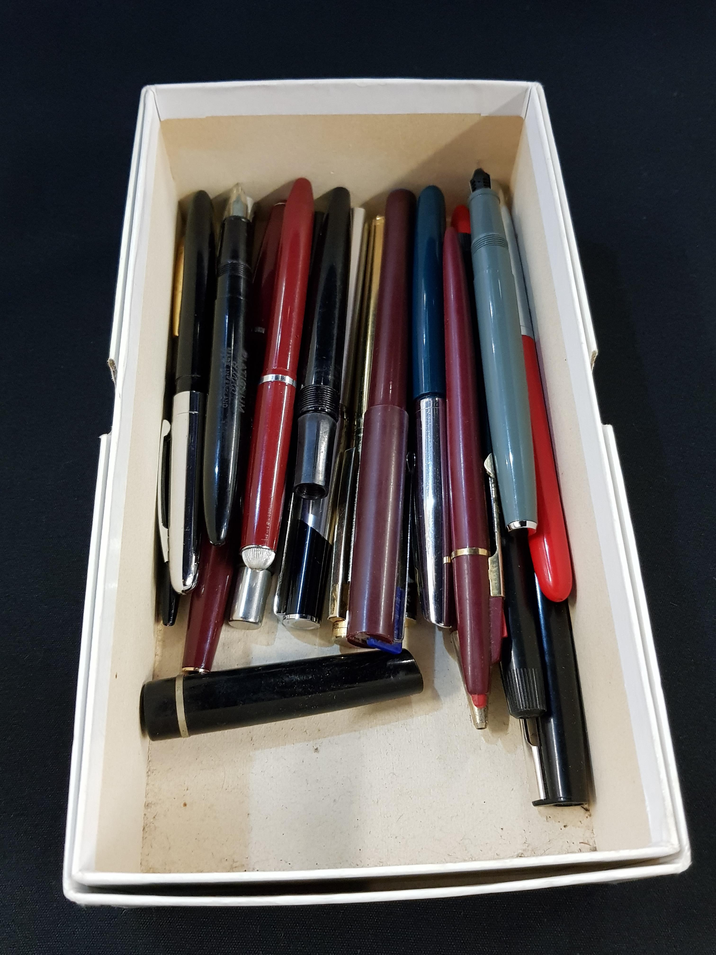 QUANTITY OLD PENS