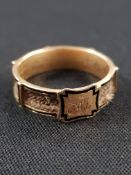 9CT GOLD & HAIR MOURNING RING WITH INSCRIPTION