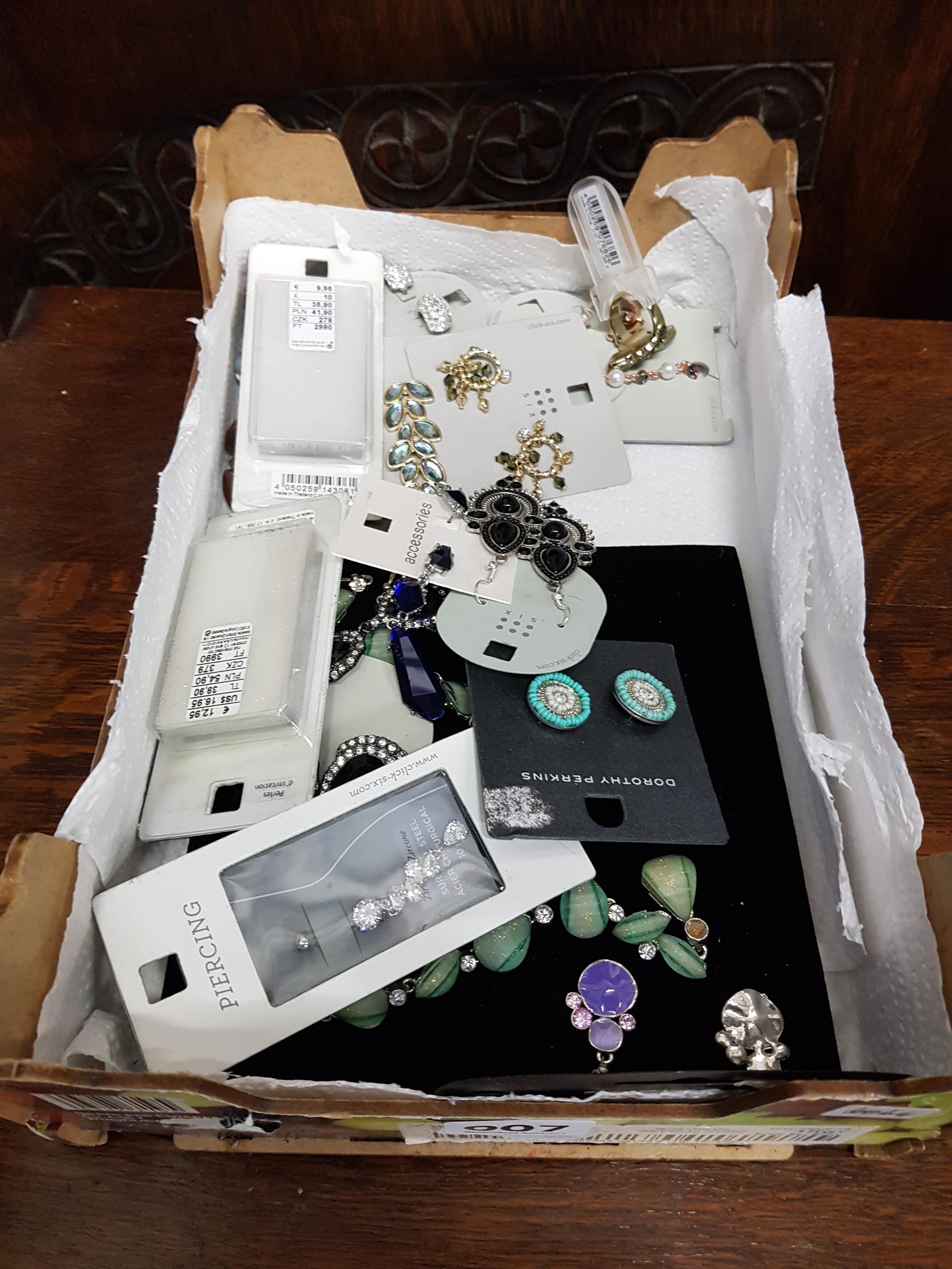 BOX OF JEWELLERY