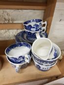 QUANTITY OF BLUE AND WHITE WARE