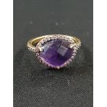 9CT GOLD AND AMETHYST RING