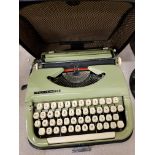 VINTAGE TYPEWRITER