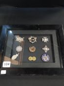 QUANTITY OF QUEEN VICTORIAN JUBILEE BROOCHES/BADGES TO INCLUDE SILVER AND 1 9CT GOLD