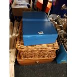 2 VINTAGE SUITCASES AND WICKER BASKET