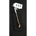 9CT GOLD AND PEARL GOLFING STICK PIN