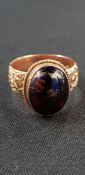 9CT GOLD RING WITH CABAUCHON GARNET