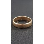 9CT GOLD WEDDING BAND (5.3 GRAMS)